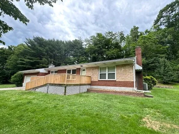 2716 Valley Ridge Rd, Covington, VA 24426