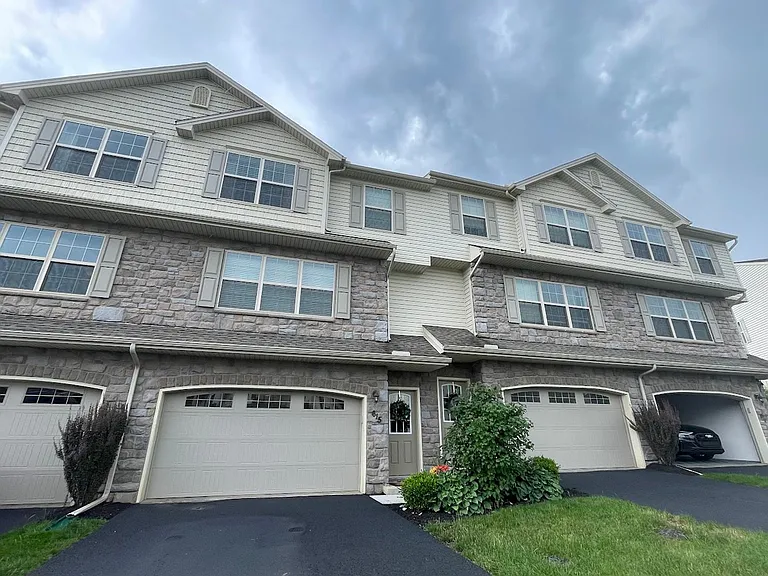615 Keswick Ct — Photo 2