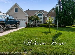 6 Topaz Ln, Lakewood, NJ 08701