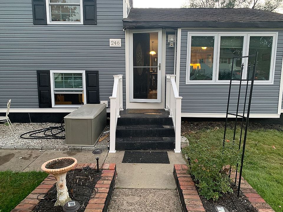 2nd image of 246 Marion Ave