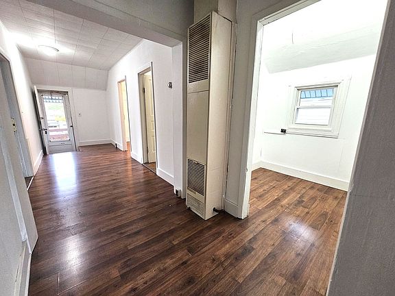 5th image of 204 S Division St #1/2