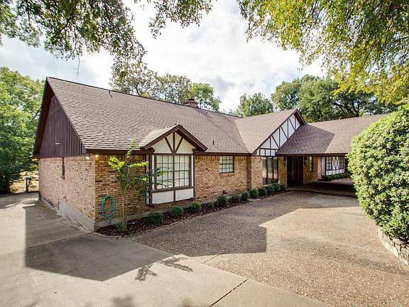3rd image of 513 Oak Hollow Ln