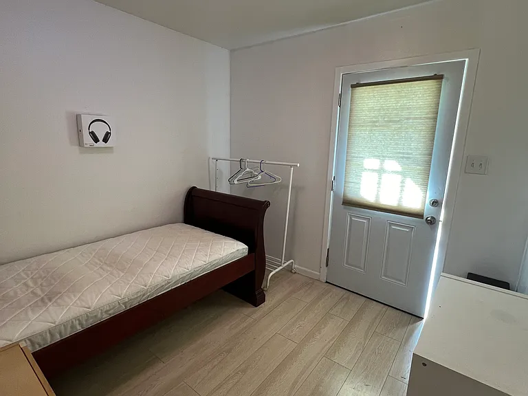 1723 Eldridge Ave — Photo 1