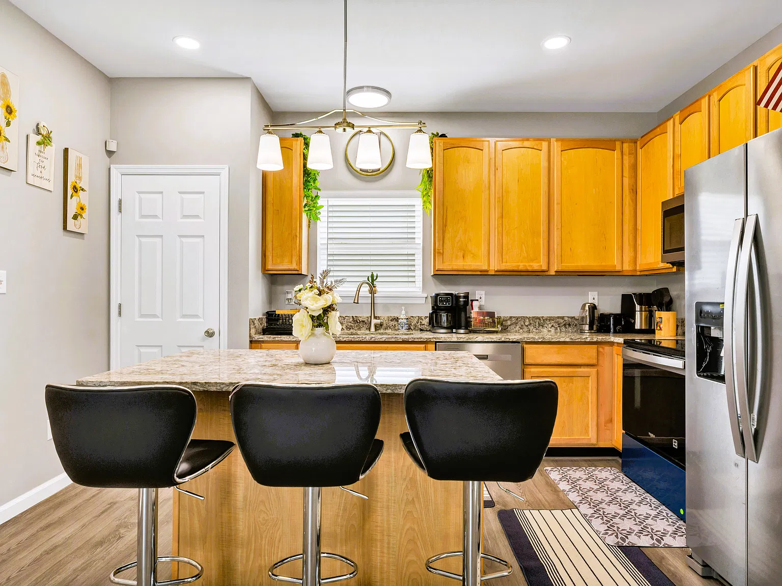 4 bed, 2.5 bath, 1990 sqft, $6,500 — Photo 4
