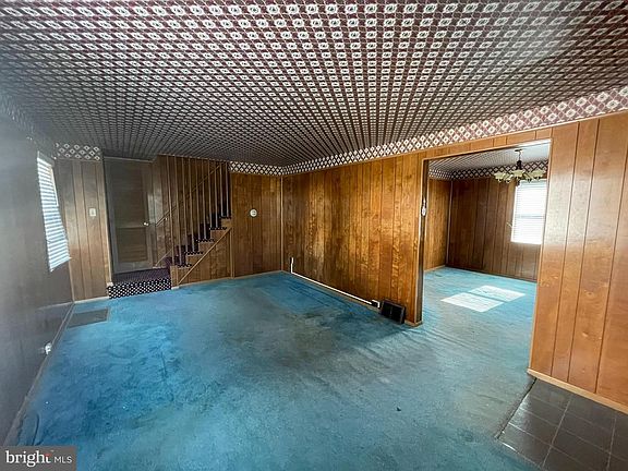 5th image of 842 Springhill Rd