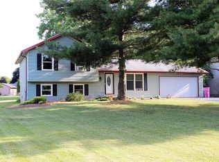 11 Sunview Dr, Rochester, NY 14624