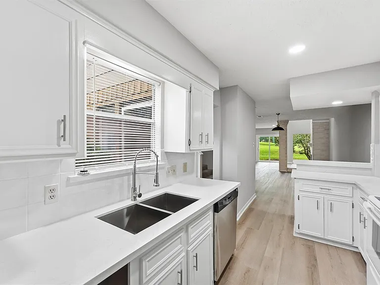 8001 Rebawood Dr — Photo 10