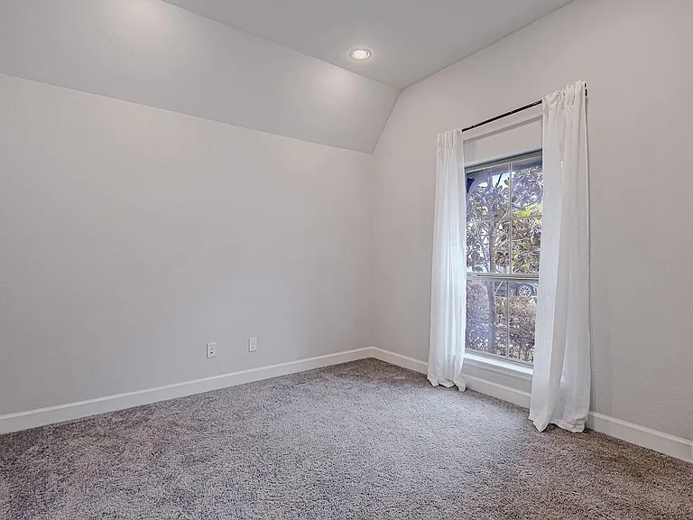 4002 Maple Glen Dr — Photo 8
