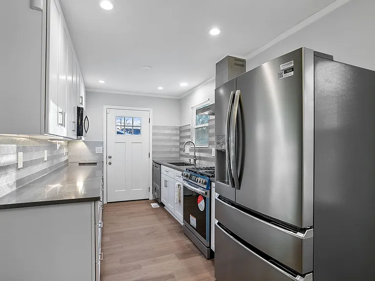 127 Marona St NE — Photo 10