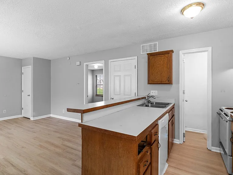 501 Vilas St — Photo 15