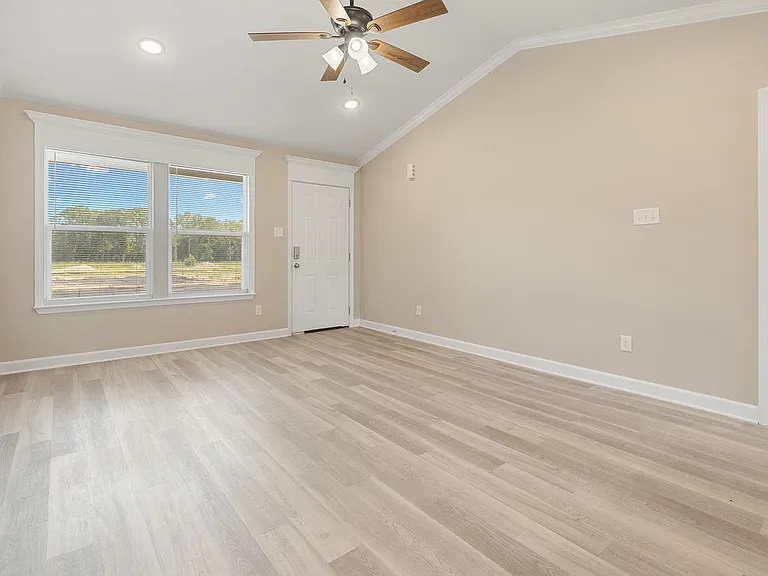 809 Pine Tree Rd — Photo 14