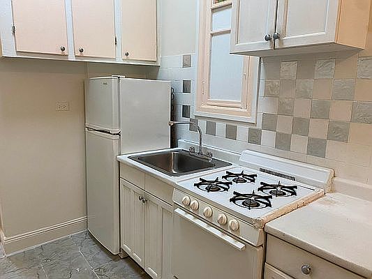 2nd image of 4450 White Plains Rd APT 1S