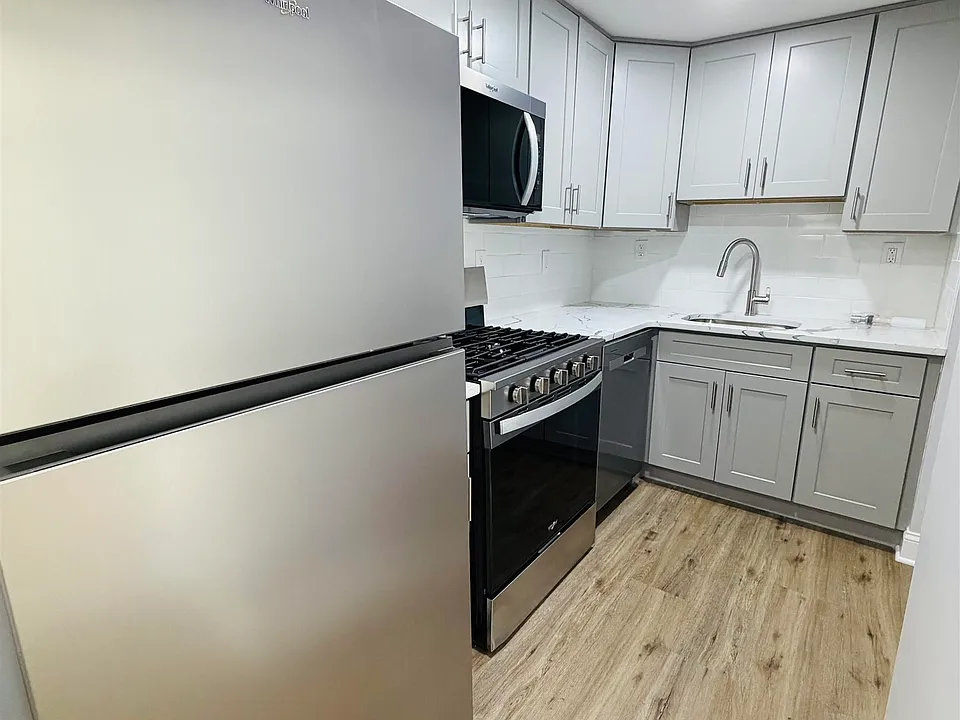 114 Graham St #1