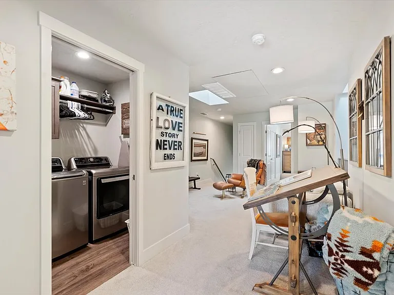443 E Danika Ln — Photo 29