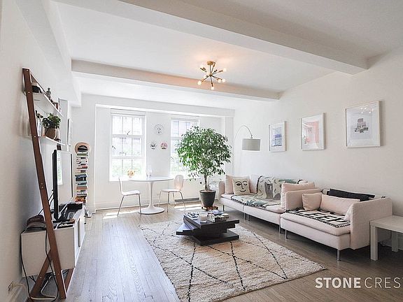3rd image of 465 W 23rd St APT 3I