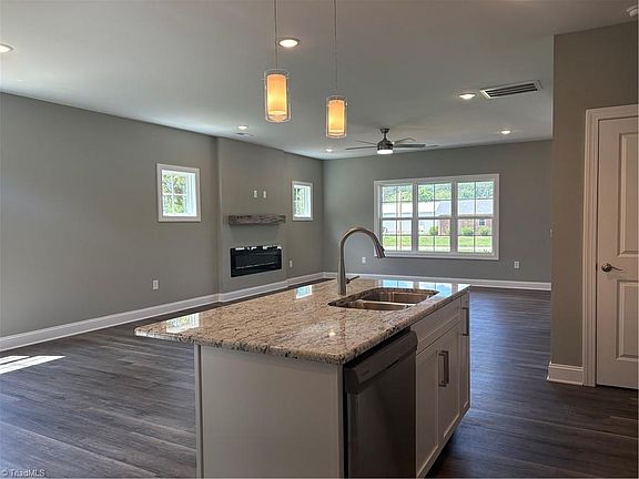 5th image of 7376 Ridge Rd