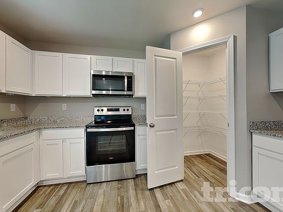 3rd image of 210 Coventry Ct