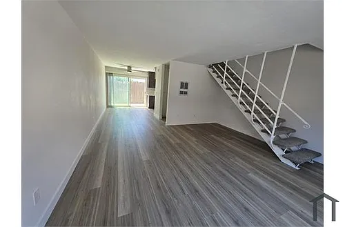 3044 1/2 E 16th St Photo 1