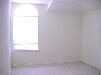 4th image of 1109 Glencoe Dr