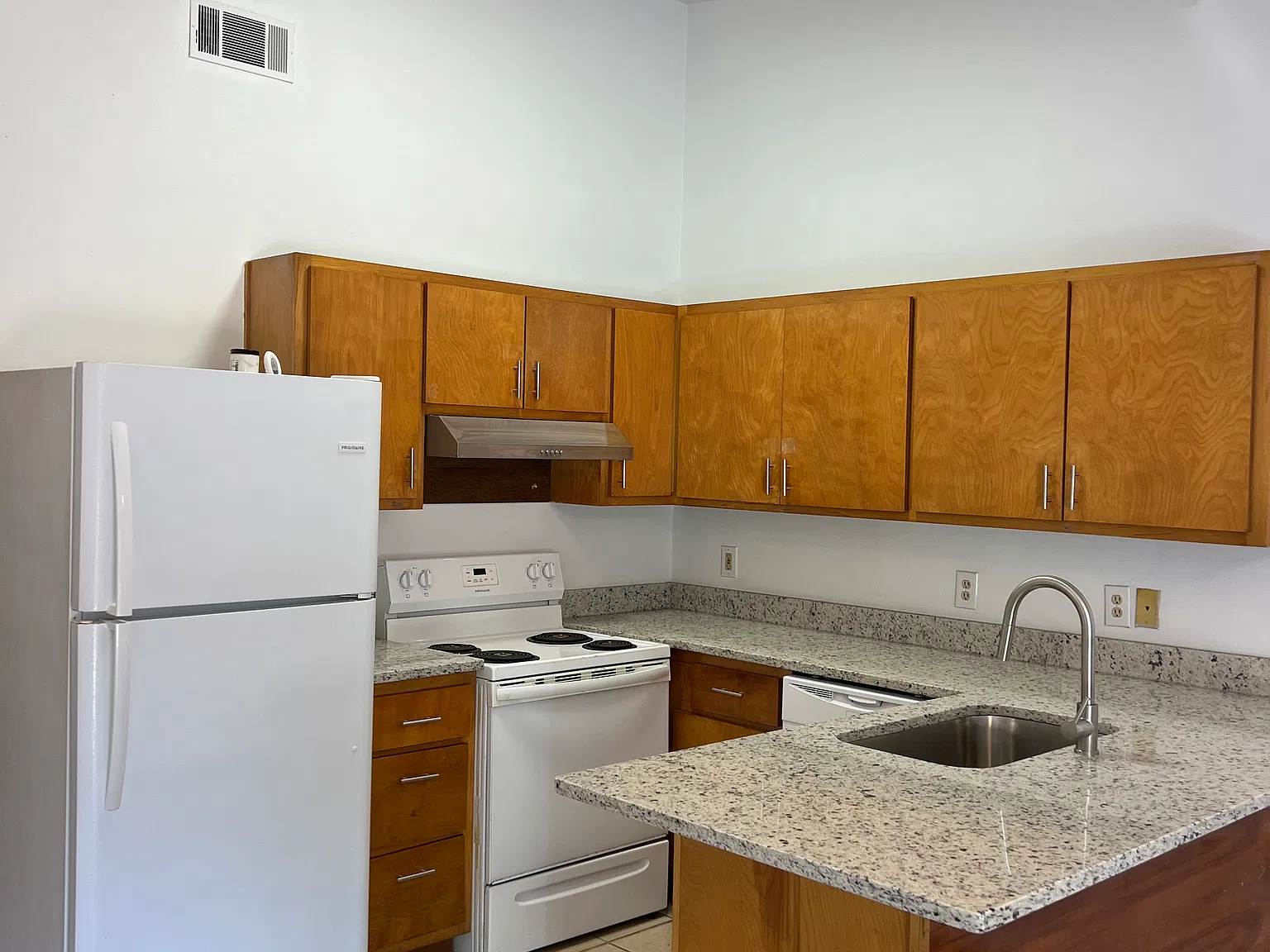 1 bed, 900 sqft, $975 — Photo 4