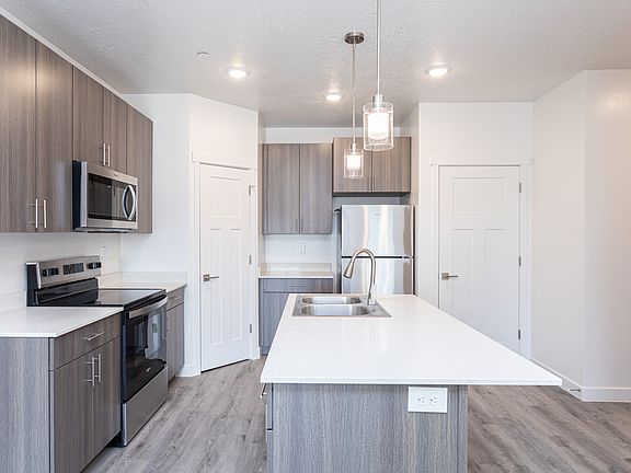 Three Bedroom - Kitchen