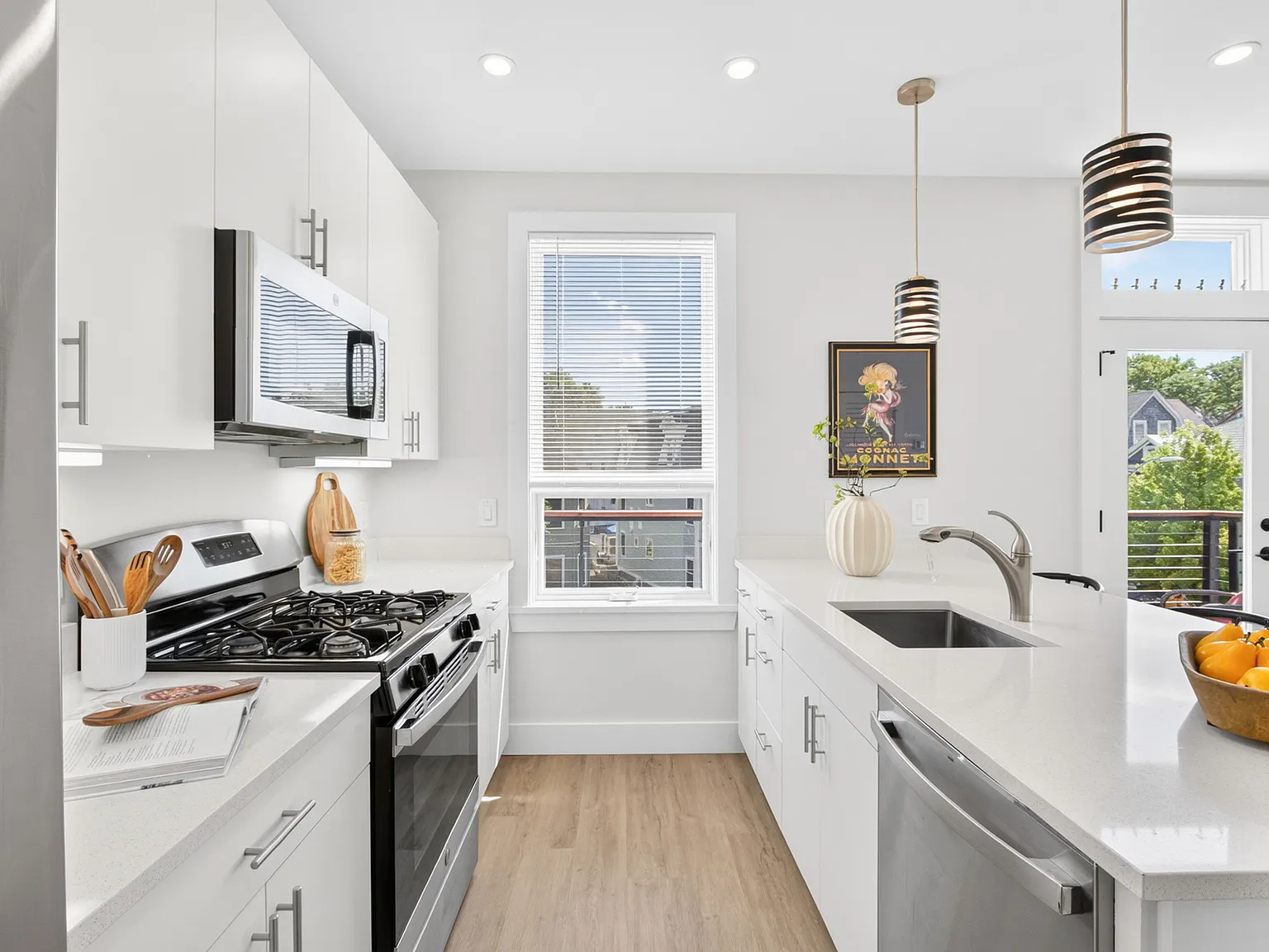 2 bed, 1291 sqft, $4,300 — Photo 2