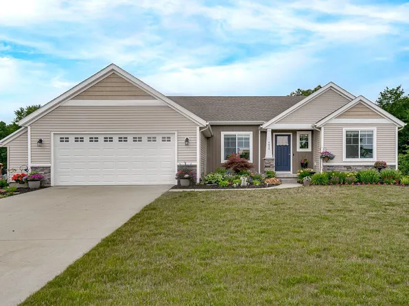 4626 Eagle Dr, Caledonia, MI 49316