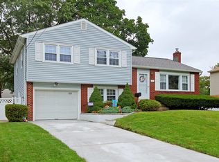 121 McIntosh Rd, Cherry Hill, NJ 08003