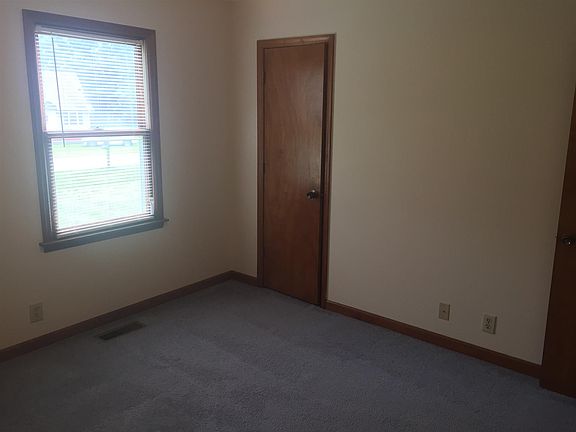 5th image of 402 Sunnybrook Dr