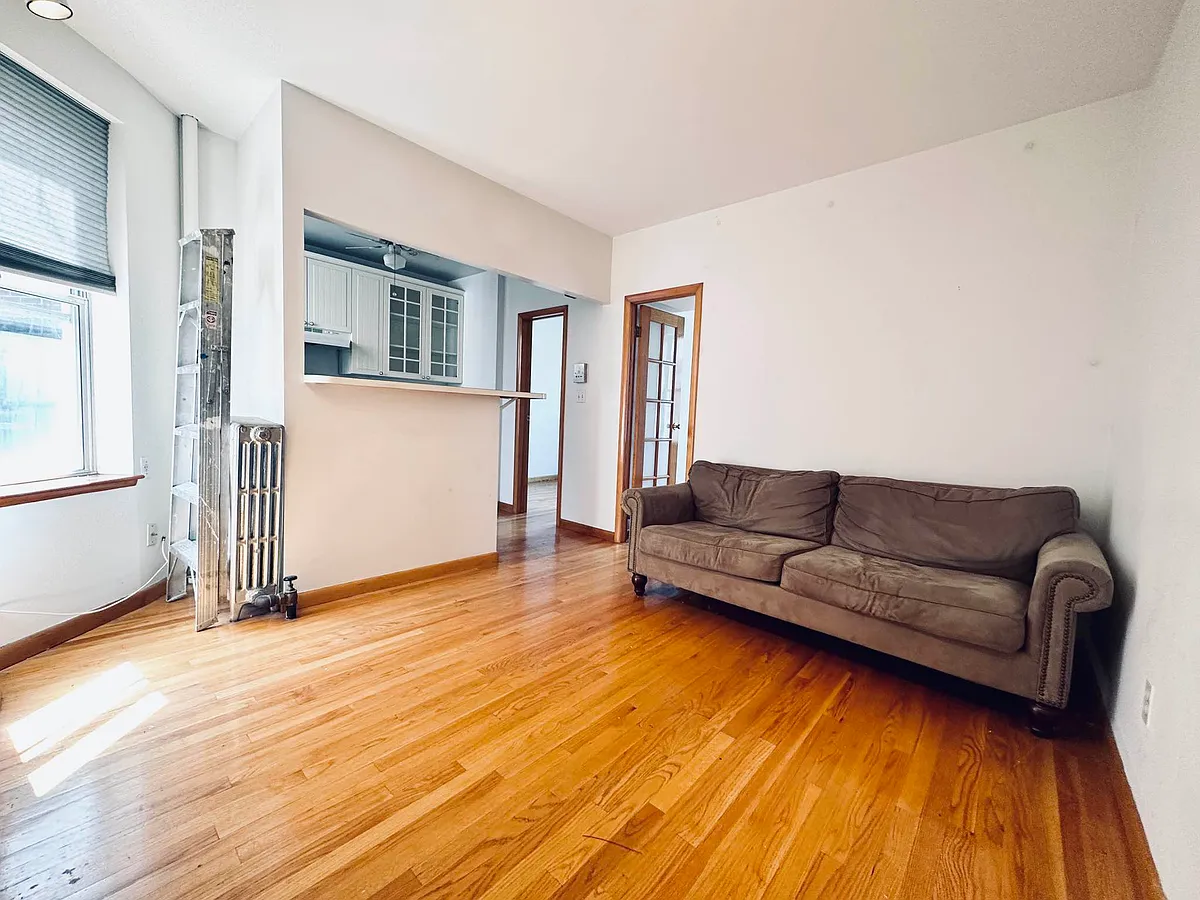 Building Photo - 421 E 65th St #A
