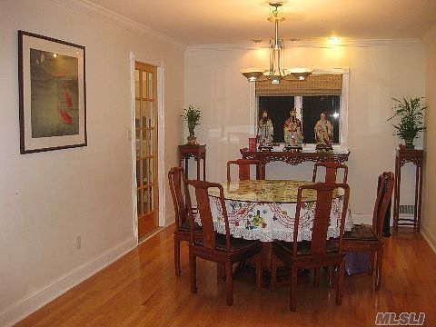 4th image of 9 De Chiaro Ln