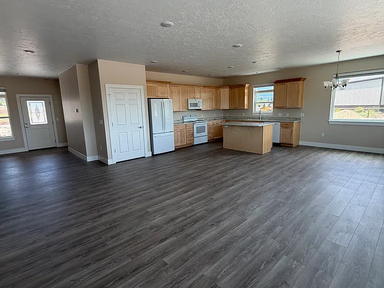 454 Wheatland Way — Photo 2