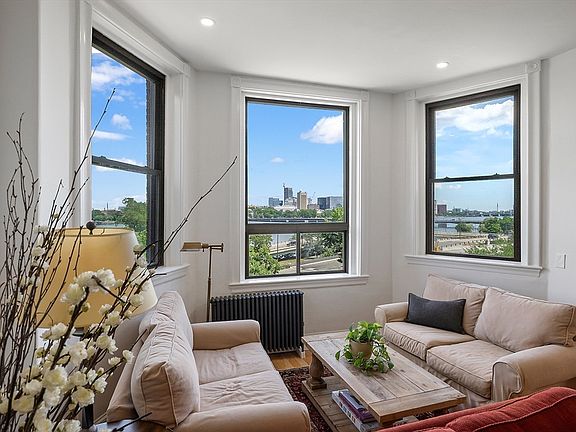 3rd image of 31 Bay State Rd APT 4