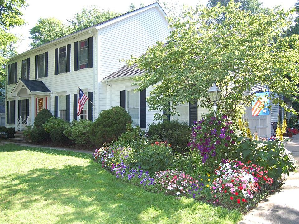 1st image of 455 Lynden Dr