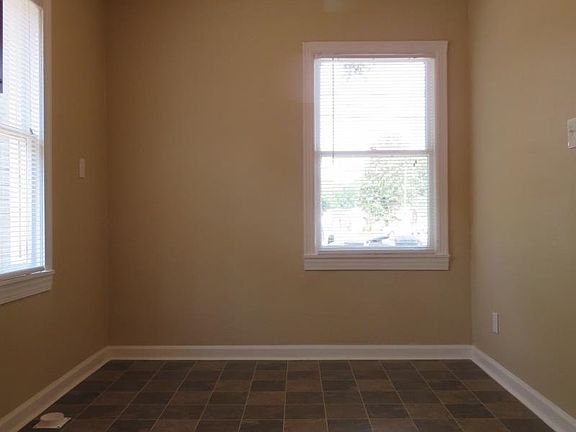 3rd image of 948 Springdale St