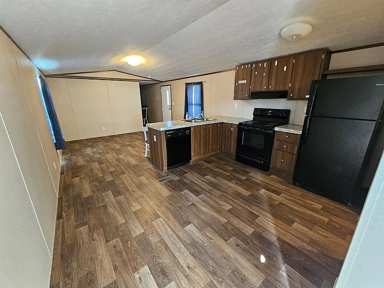 16618 Fairman Dr — Photo 4