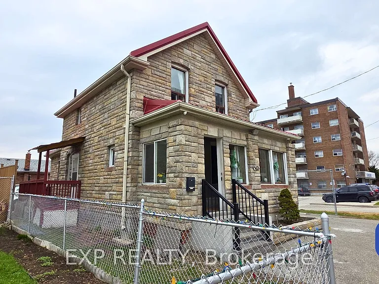 1562 Jane St — Photo 10