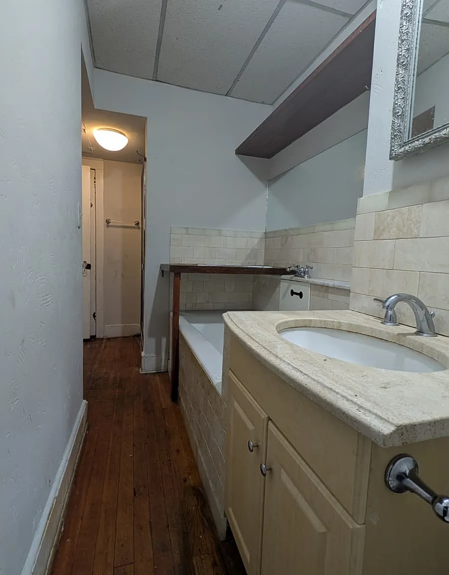 3 bed, $1,900 — Photo 3
