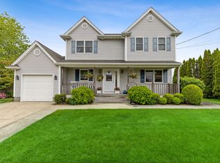 27 Dolphin Rd, East Quogue, NY 11942