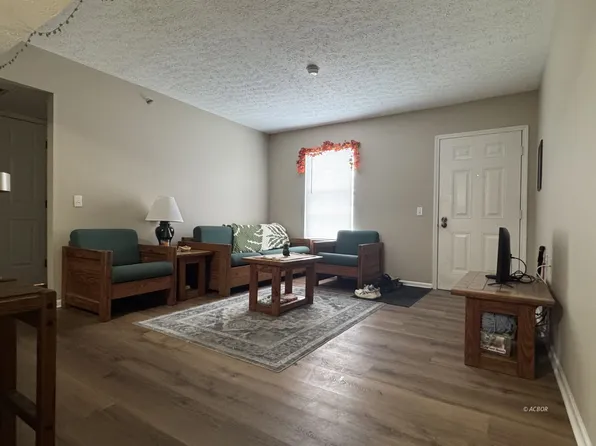 15 S Shafer St APT 2102, Athens, OH 45701
