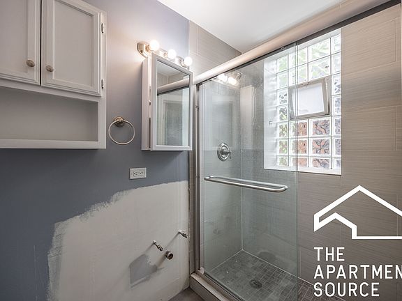 5th image of 533 W Wrightwood Ave APT 2F
