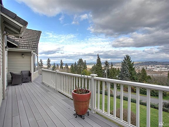 4th image of 203 Hi Crest Dr