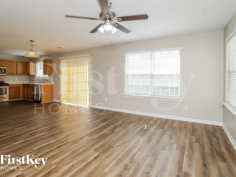 292 Hiawassee Dr — Photo 3
