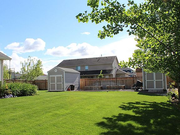 2 sheds & garden plots