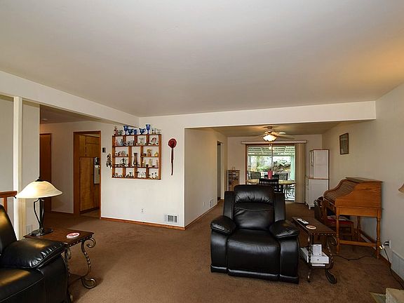 4th image of 2836 W Rosewood Ave