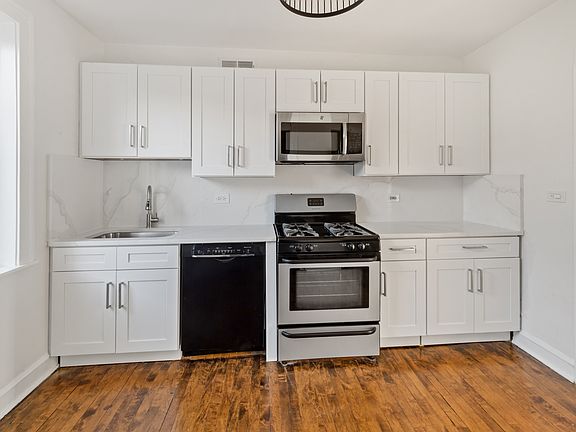 2nd image of 3050 W Cornelia Ave APT 2