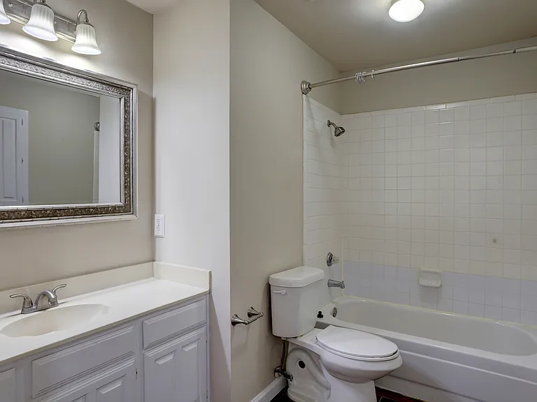 1821 Chattham Ct — Photo 23