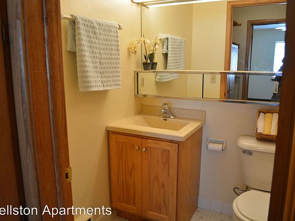5th image of 2570 N Maryland Ave APT 113