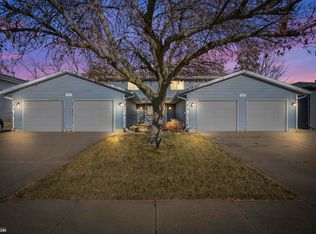 950 33rd Ave #D, Marion, IA 52302