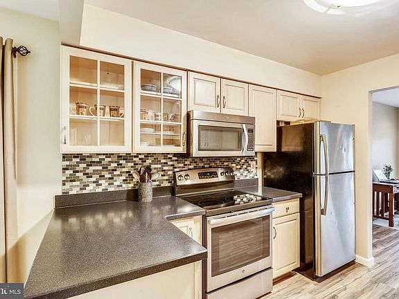 3rd image of 3132 Eakin Park Ct